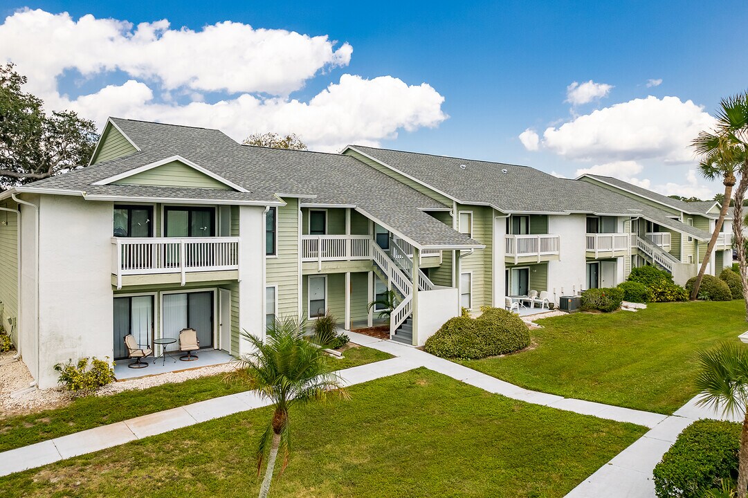 Harbor Club in Palm Harbor, FL - Building Photo