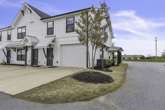 152 Cox St in Travelers Rest, SC - Building Photo - Building Photo