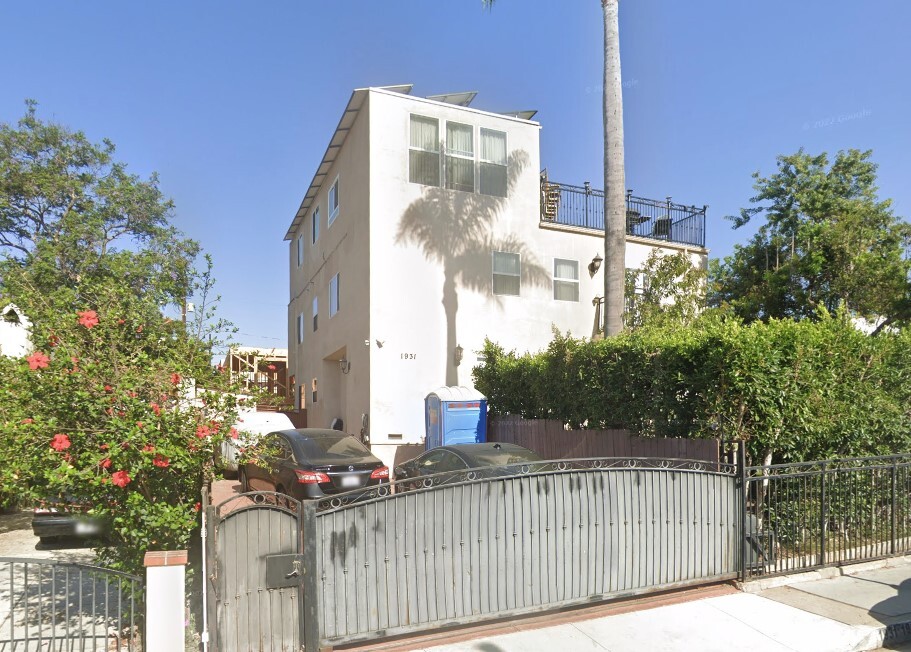 1933 1/2 Preuss Rd in Los Angeles, CA - Building Photo