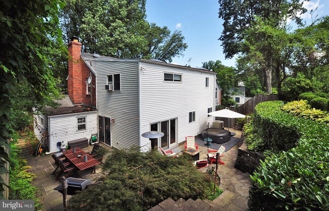 4306 Kentbury Dr in Bethesda, MD - Foto de edificio - Building Photo