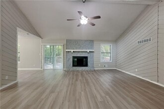 2719 Valleyhill Dr in Acworth, GA - Building Photo - Building Photo