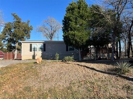 119 Cam. de Agua in Elgin, TX - Building Photo