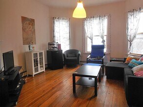 335 Beacon St in Somerville, MA - Foto de edificio - Building Photo