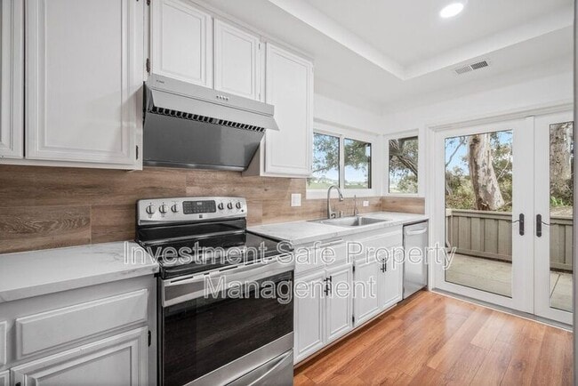 8077 Caminito Mallorca in San Diego, CA - Building Photo - Building Photo