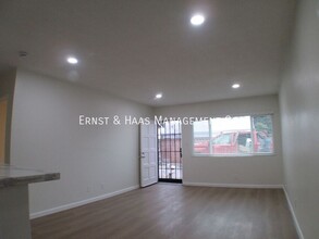 9835 Foster Rd-Unit -G in Downey, CA - Foto de edificio - Building Photo