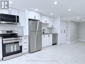 131 Camelia Ave in Ottawa, ON - Building Photo - Building Photo