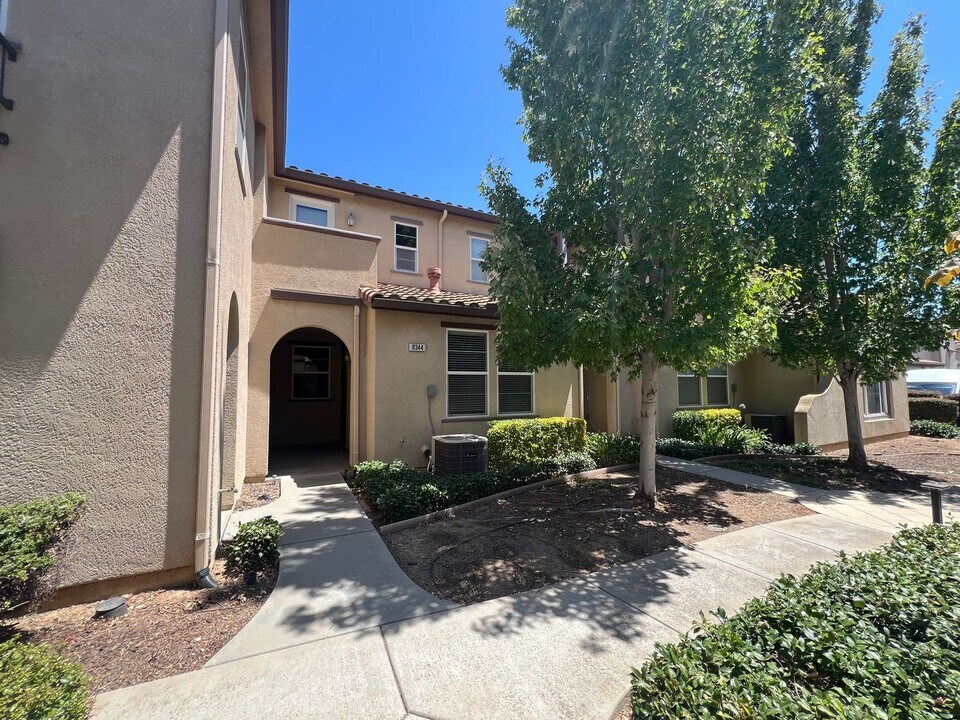 8344 Crystal Walk Cir in Elk Grove, CA - Building Photo