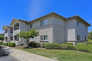 The Oaks at Sunset in Rocklin, CA - Building Photo