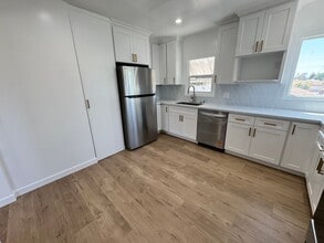 911 S Atlantic Blvd, Unit C in Alhambra, CA - Building Photo - Building Photo