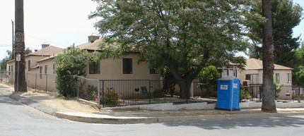 232 E Graham Ave in Lake Elsinore, CA - Foto de edificio - Building Photo