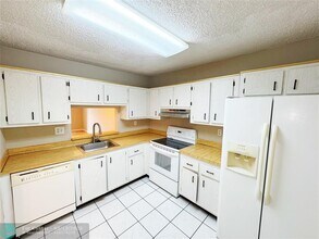 1820 N Lauderdale Ave in North Lauderdale, FL - Building Photo - Building Photo