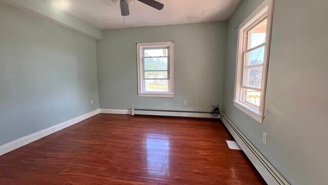 43 Quarry St, Unit 2 in Quincy, MA - Foto de edificio - Building Photo