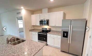 2073 Doe Run Dr in Davenport, FL - Building Photo - Building Photo