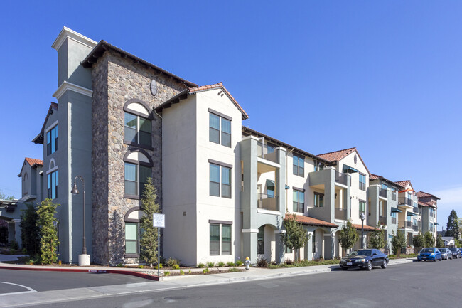 Oakmont of East Sacramento in Sacramento, CA - Building Photo - Building Photo