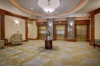 360 W Washington Ave, Unit Metropolitan Place in Madison, WI - Building Photo - Building Photo