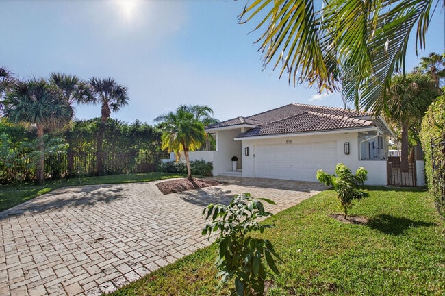 property at 513 S Riverside Dr