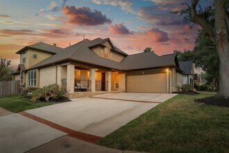 201 Las Brisas St in Kemah, TX - Building Photo - Building Photo