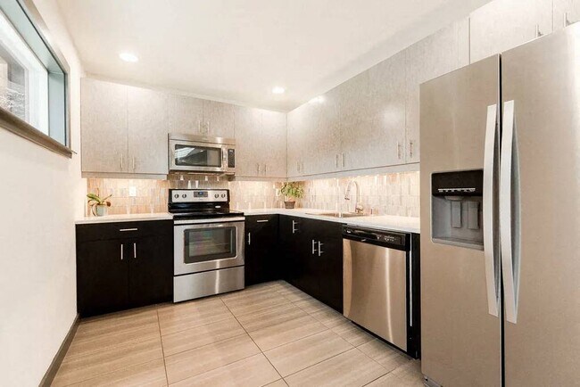 Ellyson Apartment Homes