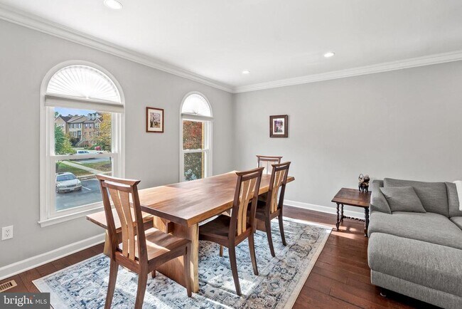 5944 Wescott Hills Way in Alexandria, VA - Building Photo - Building Photo