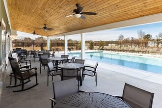 100 Harvest Grv Ln in Calhoun, GA - Foto de edificio - Building Photo