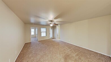 205 St Charles Way in Midwest City, OK - Building Photo - Building Photo