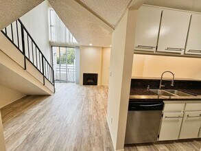 3715 S Canfield Ave, Unit 203 in Los Angeles, CA - Building Photo - Building Photo