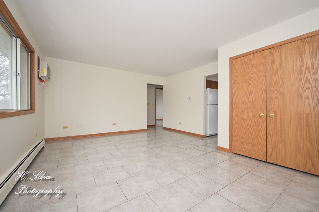 889 Jefferson Ave-Unit -D in Elgin, IL - Building Photo