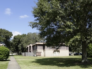 Acadia Park Apartments in Houma, LA - Building Photo - Building Photo