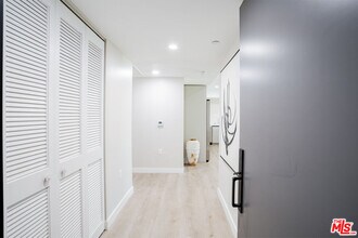 1846 N Cherokee Ave-Unit -401 in Los Angeles, CA - Building Photo - Building Photo