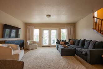 9023 S Quarry Stone Way in Sandy, UT - Building Photo - Building Photo
