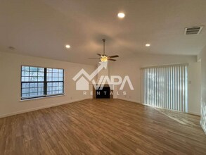 10038 Raven Field Dr in San Antonio, TX - Building Photo - Building Photo