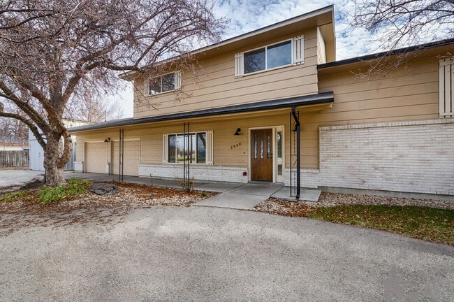 property at 2960 S Apple St