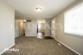 636 Jefferson Ave in Carpentersville, IL - Building Photo - Building Photo