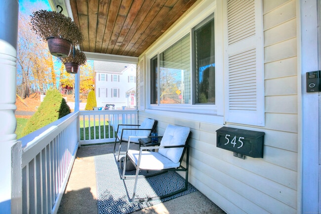 545 Old Stratfield Rd in Fairfield, CT - Building Photo - Building Photo