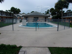 1711 Dixon Blvd in Cocoa, FL - Building Photo - Building Photo