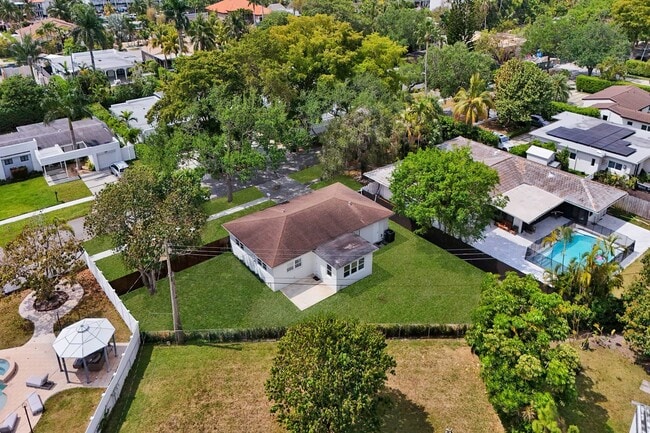 2125 Alamanda Dr in North Miami, FL - Building Photo - Building Photo