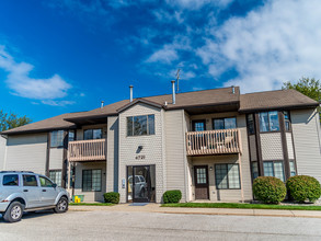 Pineview Apartments in Grand Rapids, MI - Foto de edificio - Building Photo