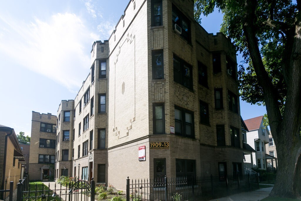 1913 W Larchmont Ave, Unit B2 in Chicago, IL - Foto de edificio