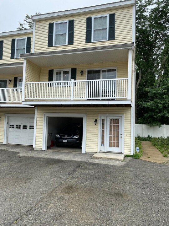 67 Princeton St in North Chelmsford, MA - Building Photo