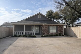 2011 S 8th St in Waco, TX - Building Photo - Building Photo