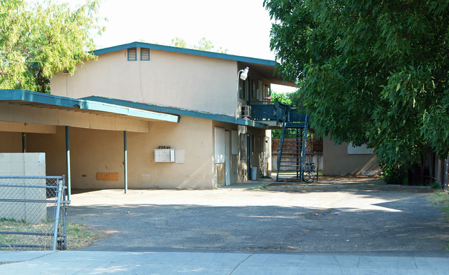 4561 E White Ave in Fresno, CA - Building Photo - Building Photo