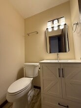 7217 Park Shores Ct in Middleton, WI - Foto de edificio - Building Photo
