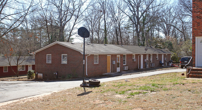 408 S D St in Easley, SC - Foto de edificio - Building Photo