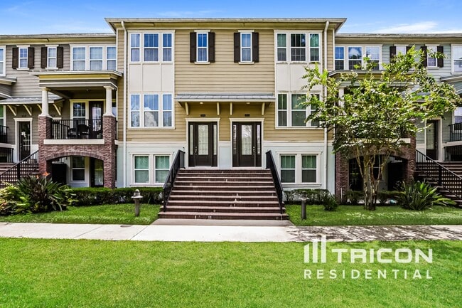 836 Luarca Ln