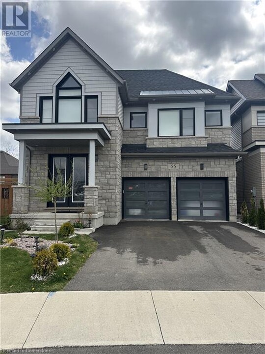 55 Fairey Cres in Hamilton, ON - Building Photo