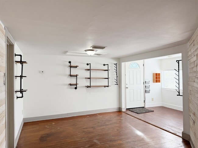 2405 Sunset Blvd