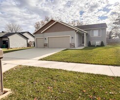 359 Brookestone Dr SE in Rochester, MN - Building Photo