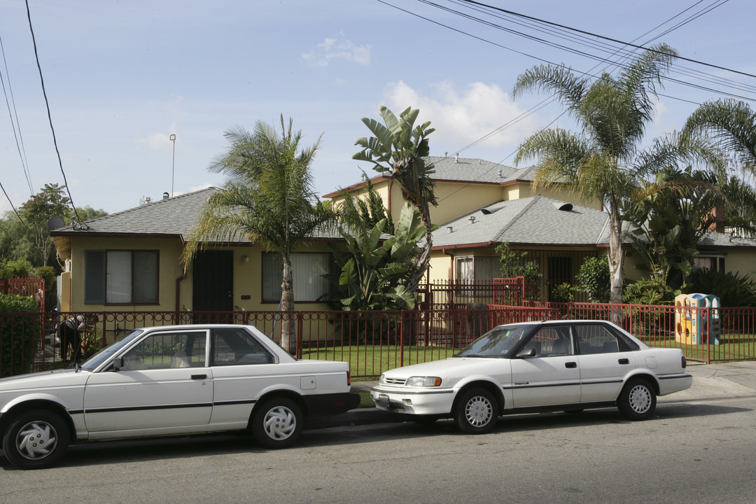 620-622 E Arbor Vitae St in Inglewood, CA - Building Photo