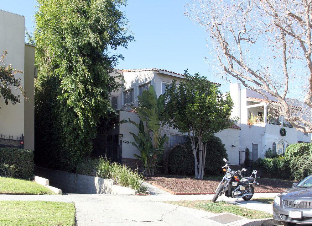 625 N Orange Dr in Los Angeles, CA - Foto de edificio