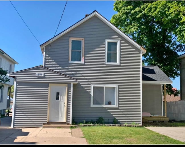 property at 219 E Arch St